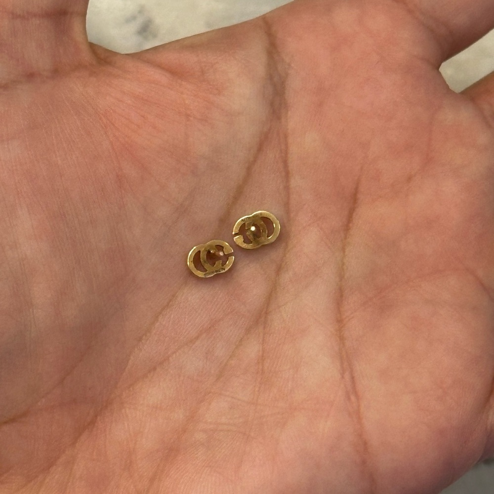 Gucci Gold GG Logo Earrings - Picture 3 of 6